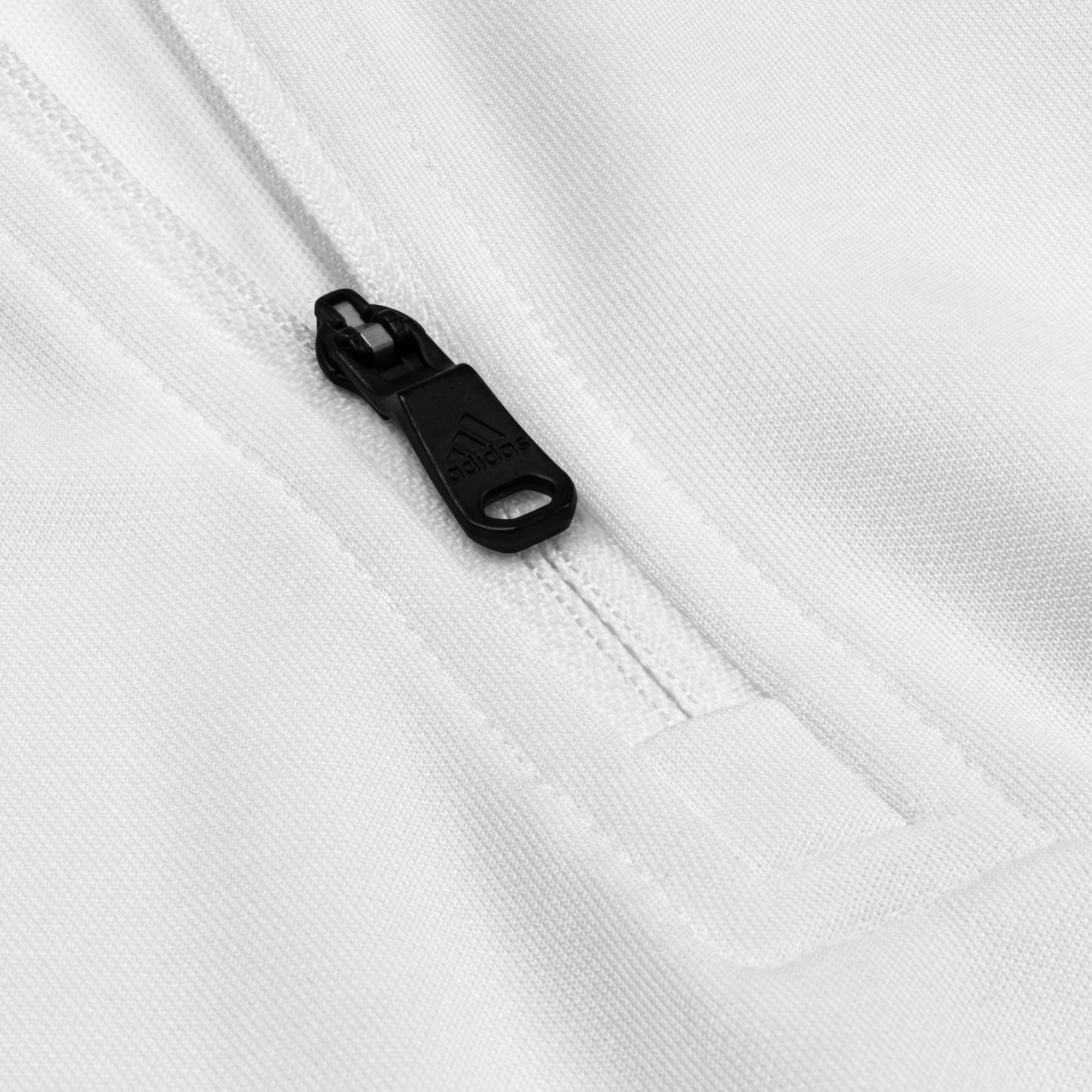 adidas® par tsgabrielle® • Hommes • Paris - La Tour Eiffel • Pull à fermeture éclair quarter zip • Blanc - White - View 7